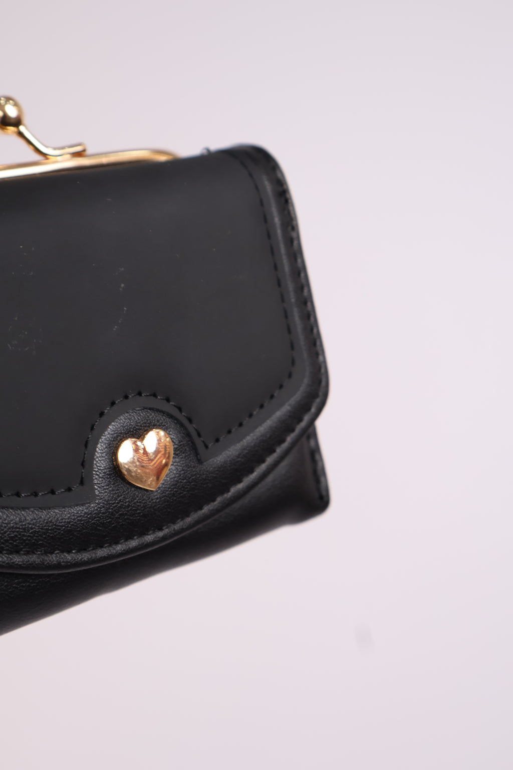 Billetera Pequeña para Mujer con Broche Metálico