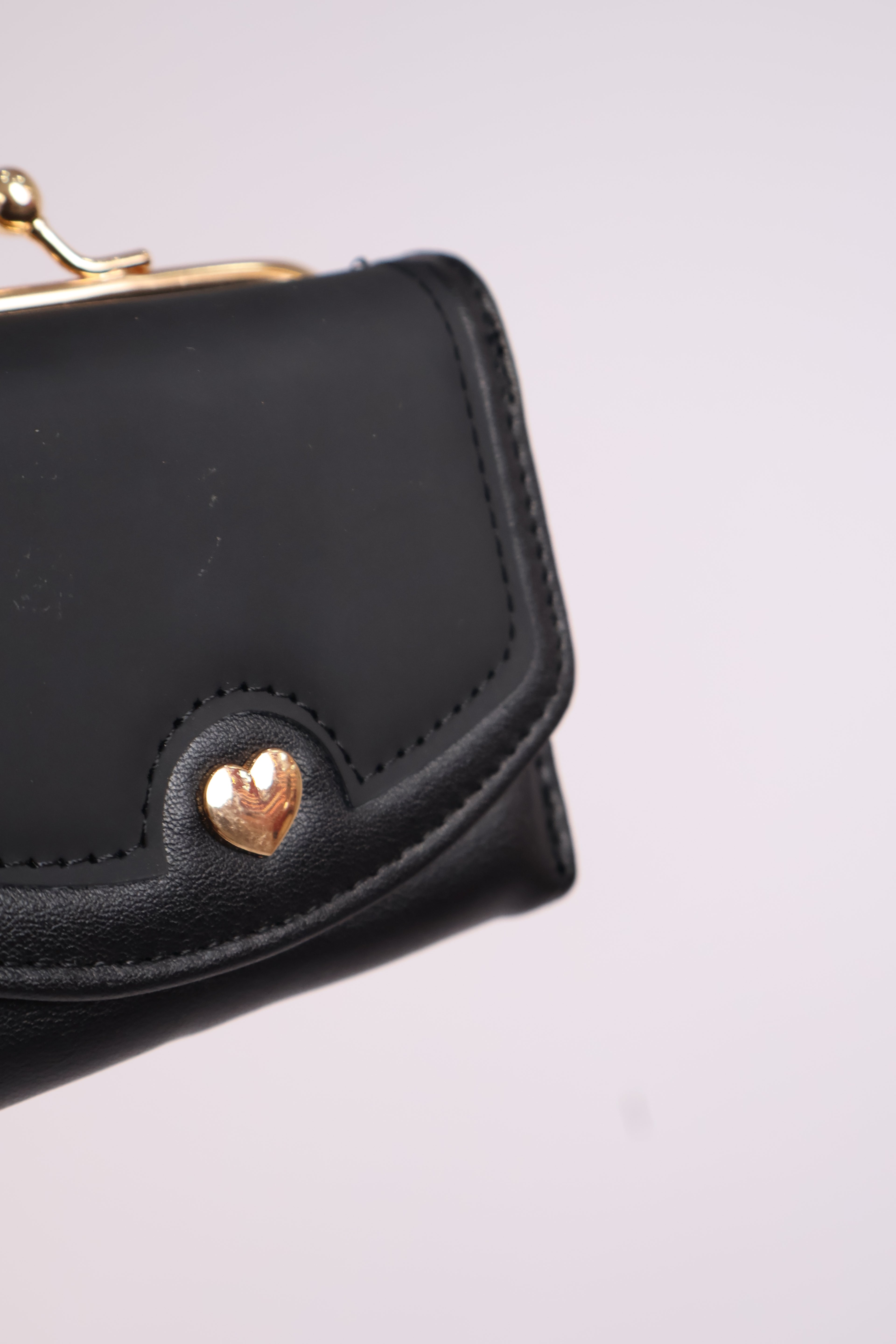 Billetera Pequeña para Mujer con Broche Metálico